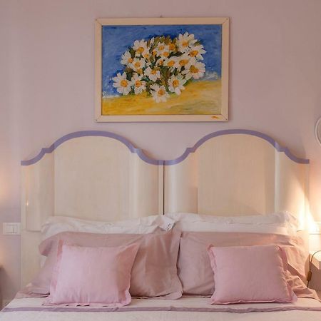 Tre Civette Sul Como Bed & Breakfast Marina di Massa Eksteriør bilde