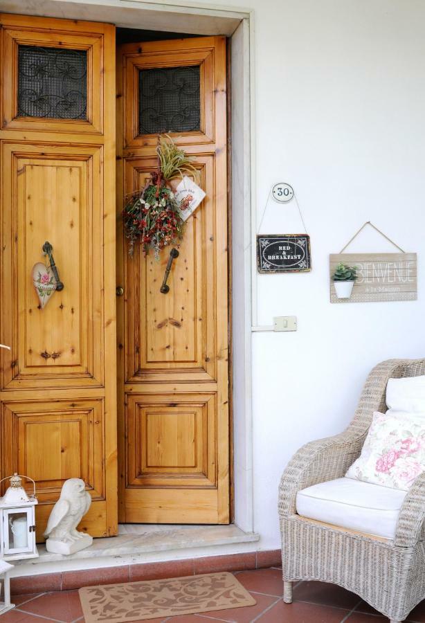 Tre Civette Sul Como Bed & Breakfast Marina di Massa Eksteriør bilde