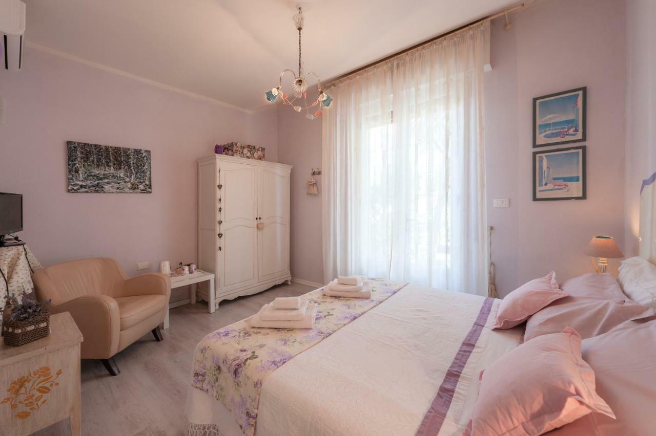 Tre Civette Sul Como Bed & Breakfast Marina di Massa Eksteriør bilde