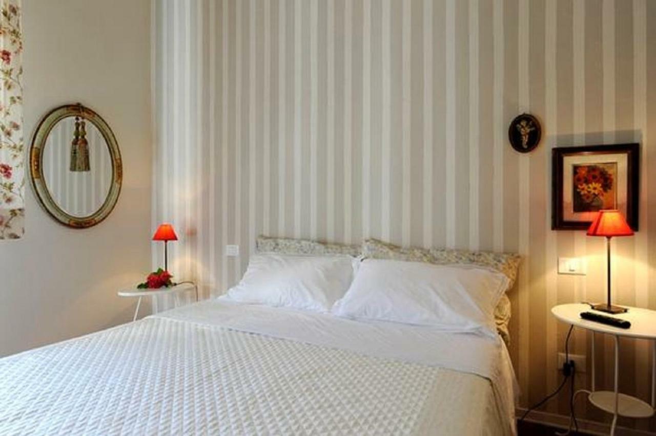 Tre Civette Sul Como Bed & Breakfast Marina di Massa Eksteriør bilde