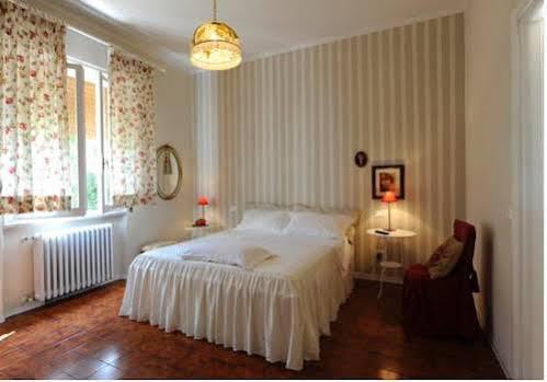 Tre Civette Sul Como Bed & Breakfast Marina di Massa Eksteriør bilde
