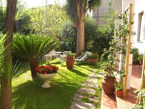 Tre Civette Sul Como Bed & Breakfast Marina di Massa Eksteriør bilde